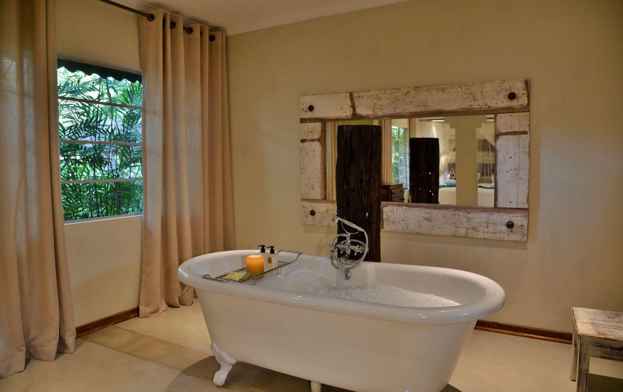 Bayete Guest Lodge Victoria Falls Exterior photo