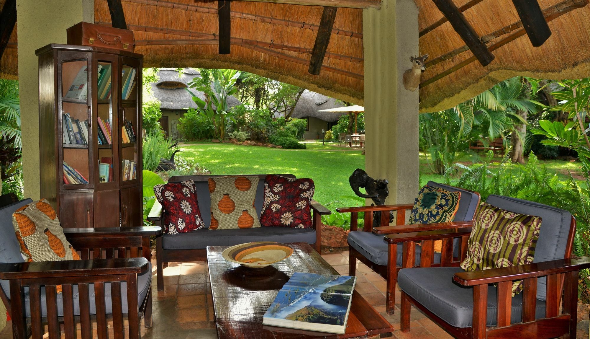 Bayete Guest Lodge Victoria Falls Exterior photo